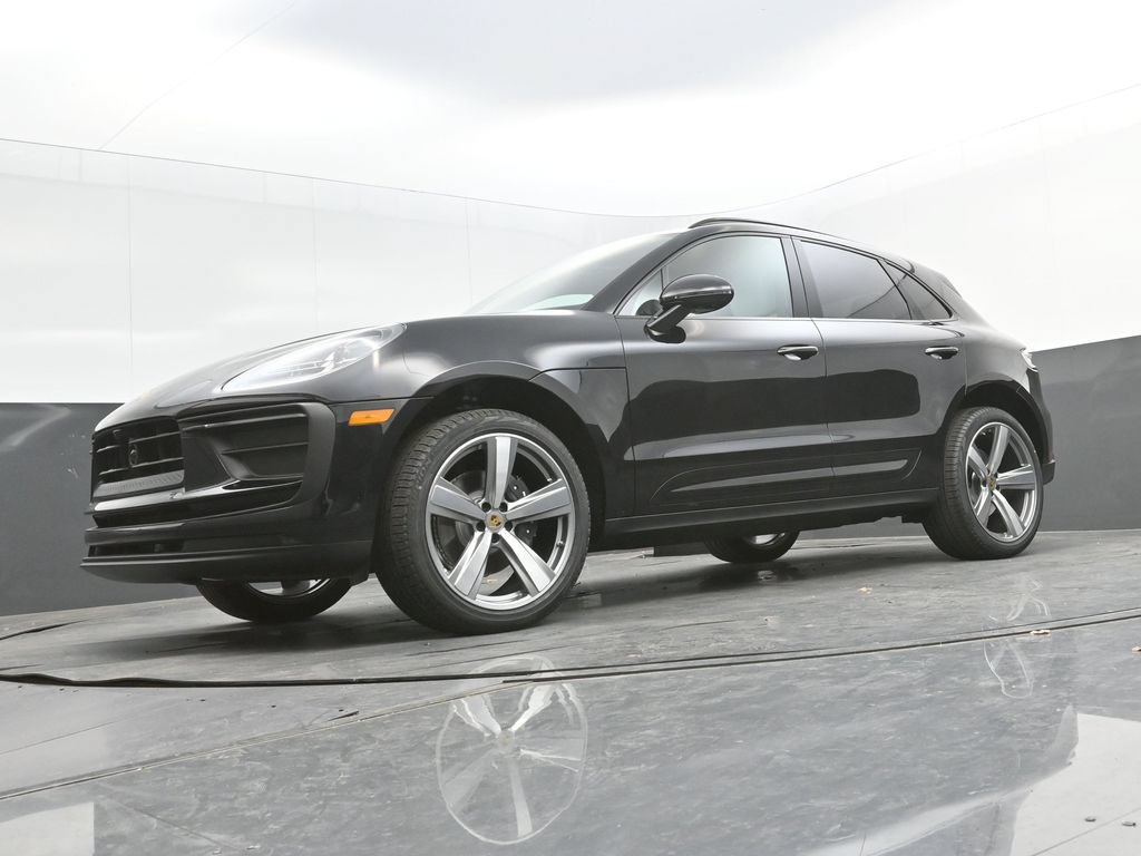Certified 2026 Porsche Macan AWD/4WD image 29