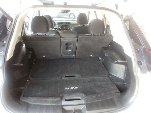 Used 2020 Nissan Rogue SV FWD image 18