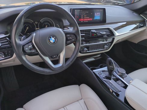 Used 2019 BMW 530e w/ Convenience Package image 29