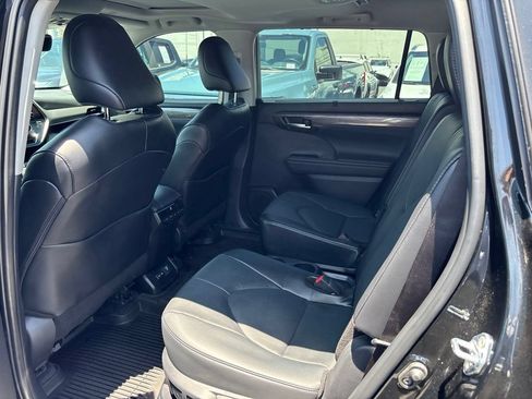 Used 2026 Toyota Highlander Limited AWD/4WD image 13