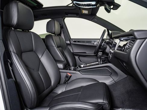 Certified 2026 Porsche Macan AWD/4WD image 15