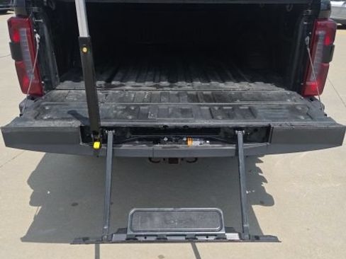 Used 2023 Ford F250 Lariat w/ Lariat Ultimate Package AWD/4WD image 34