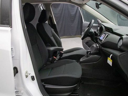 New 2025 Nissan Kicks Play S image 15