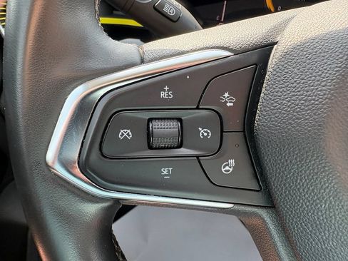 Used 2024 Chevrolet Trax ACTIV w/ Sunroof Package FWD image 18
