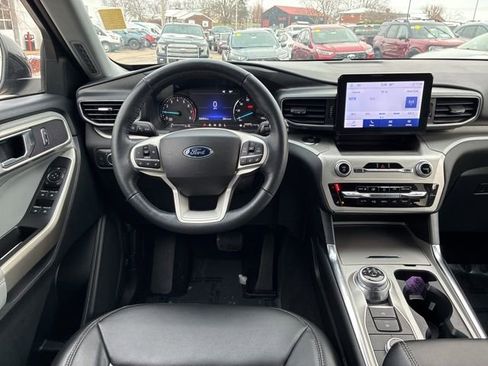 Used 2022 Ford Explorer XLT w/ Equipment Group 202A image 21