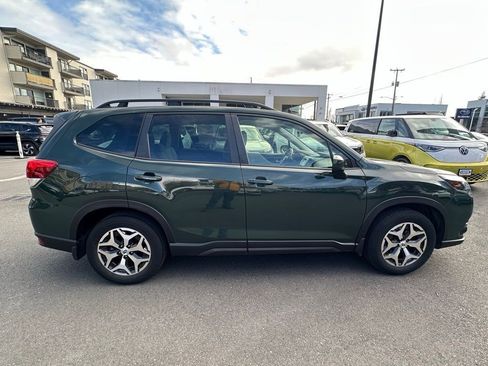 Certified 2023 Subaru Forester Premium image 9