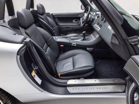 Used 2003 BMW Z8 image 72