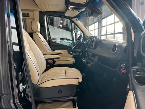 Used 2023 Mercedes-Benz Sprinter 3500 image 9
