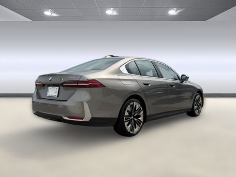 Used 2026 BMW 530i RWD image 8