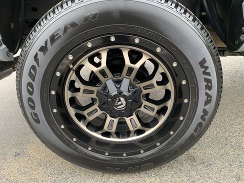 Used 2018 Toyota Tacoma TRD Sport image 33