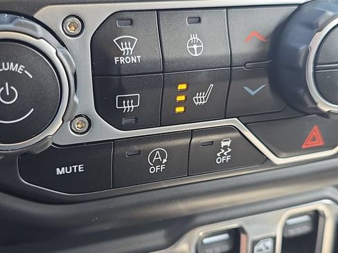 Used 2023 Jeep Gladiator Rubicon w/ Cold Weather Group AWD/4WD image 33