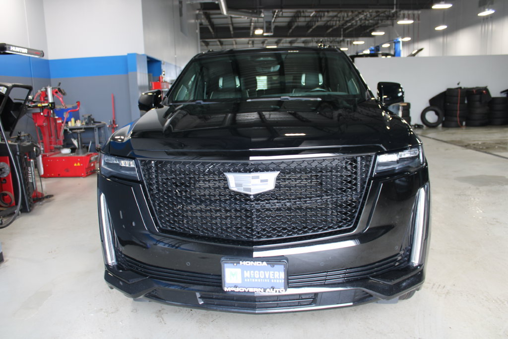 Used 2023 Cadillac Escalade ESV Sport Platinum w/ LPO, ONYX Package AWD/4WD image 2