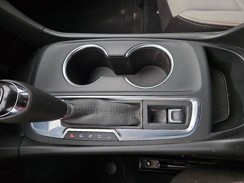 Used 2021 Chevrolet Equinox LS w/ LS Convenience Package FWD image 24