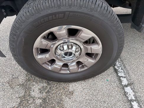 Used 2025 Ford F250 Lariat w/ Chrome Package image 2