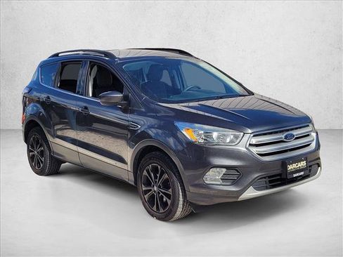 Used 2018 Ford Escape SE image 3