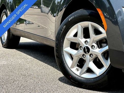Used 2024 Kia Soul LX w/ Option Group 015 FWD image 2