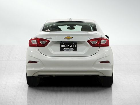 Used 2017 Chevrolet Cruze LT w/ Convenience Package FWD image 4