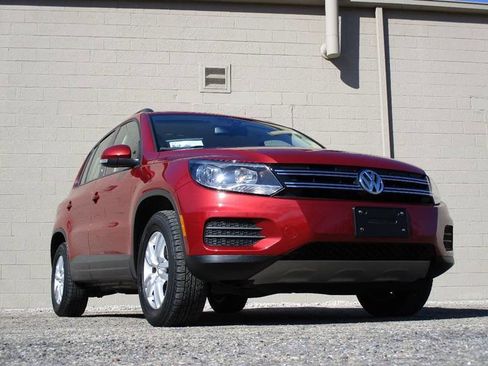 Used 2016 Volkswagen Tiguan S image 10