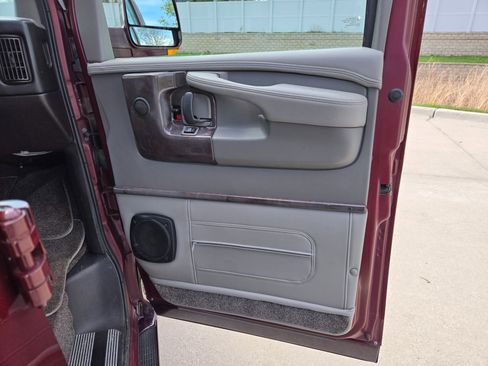 Used 2012 GMC Savana 1500 RWD image 91