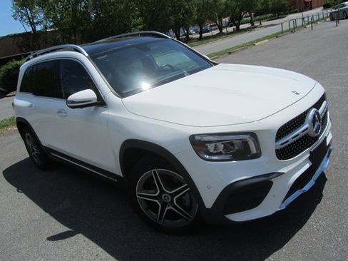Used 2021 Mercedes-Benz GLB 250 4MATIC image 3
