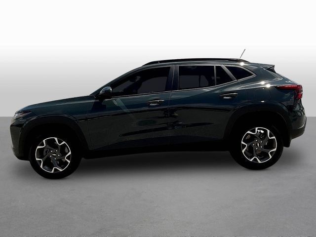 Used 2025 Chevrolet Trax LT w/ LT Convenience Package FWD image 4