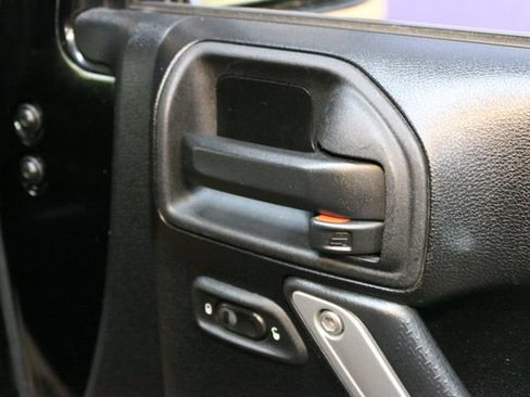 Used 2013 Jeep Wrangler Unlimited Sahara w/ Dual Top Group AWD/4WD image 9