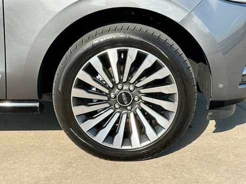 Used 2021 Lincoln Navigator Reserve w/ Luxury Package image 10