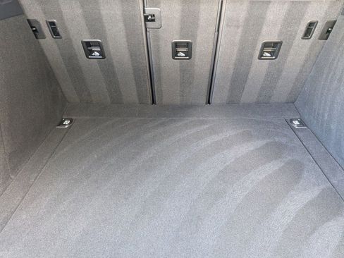 Certified 2024 Porsche Macan image 23