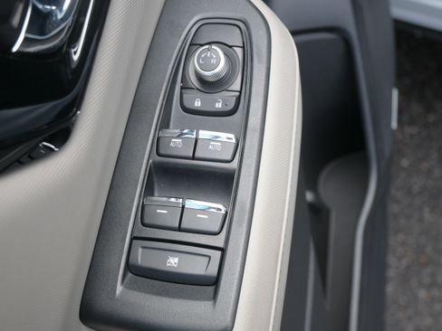 Used 2025 Subaru Forester Limited image 15