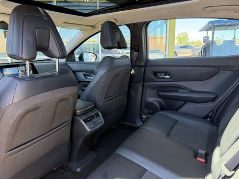 Used 2023 Nissan Ariya FWD image 34
