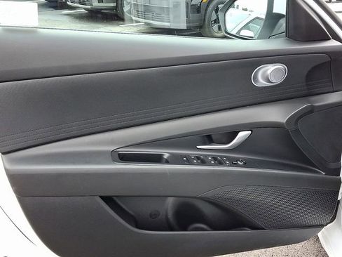 Used 2024 Hyundai Elantra SEL image 12