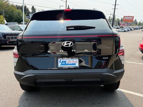 Certified 2025 Hyundai Kona SEL AWD/4WD image 4