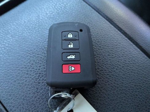 Used 2018 Toyota Highlander XLE AWD/4WD image 28