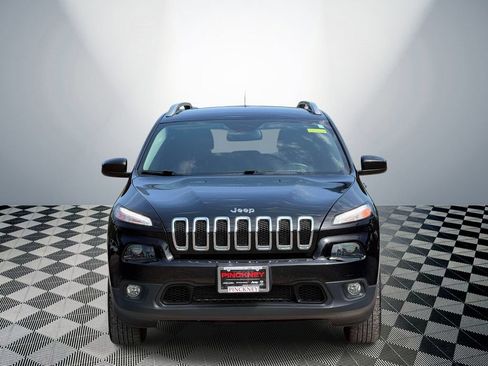 Used 2018 Jeep Cherokee Latitude Plus w/ Cold Weather Group AWD/4WD image 2