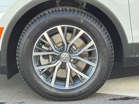 Used 2019 Volkswagen Tiguan SE w/ Panoramic Sunroof Package AWD/4WD image 26