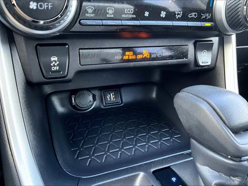 Used 2025 Toyota RAV4 XLE image 27