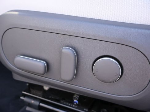 Used 2025 Hyundai Kona SEL AWD/4WD image 9