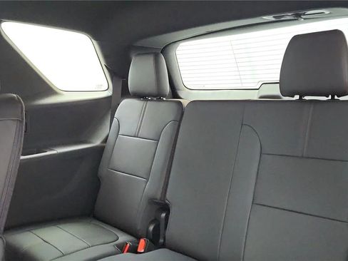 Used 2023 Chevrolet Traverse RS FWD image 47