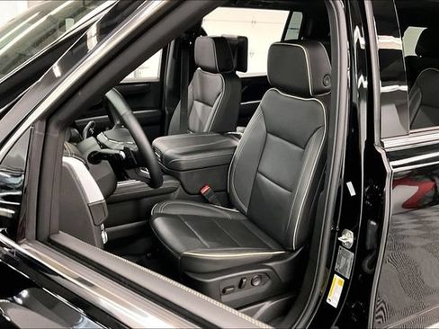Used 2025 GMC Yukon XL Elevation w/ Elevation Premium Package AWD/4WD image 24