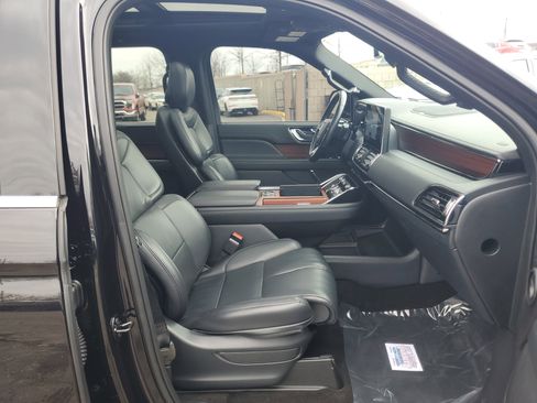 Used 2023 Lincoln Navigator 4WD image 9