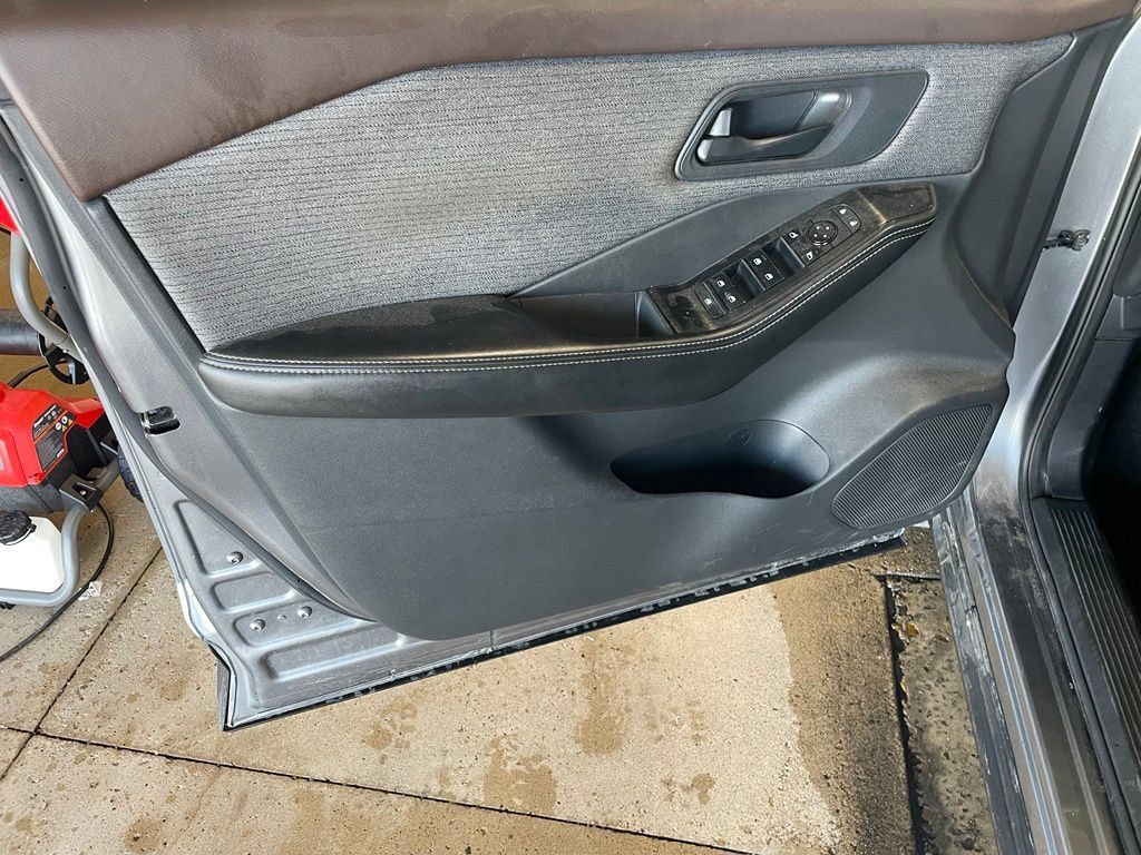Used 2021 Nissan Rogue S FWD image 9