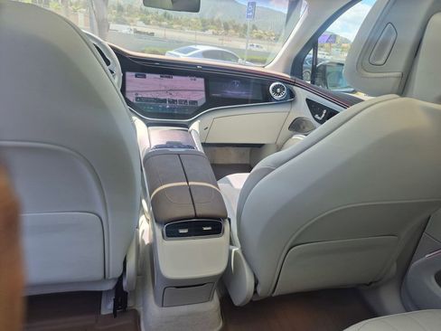 Used 2023 Mercedes-Benz EQS 580 4MATIC SUV image 24