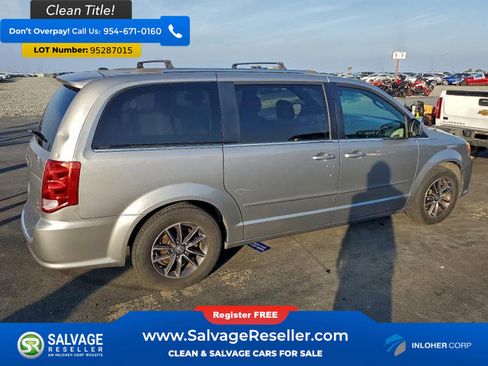 Used 2017 Dodge Grand Caravan SXT image 4