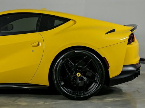 Used 2019 Ferrari 812 Superfast RWD image 9