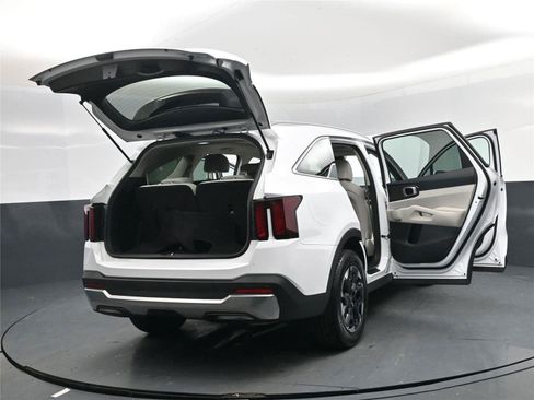 Used 2025 Kia Sorento S w/ Panoramic Sunroof Package image 33