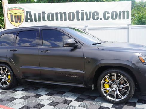 Used 2018 Jeep Grand Cherokee Trackhawk AWD/4WD image 3