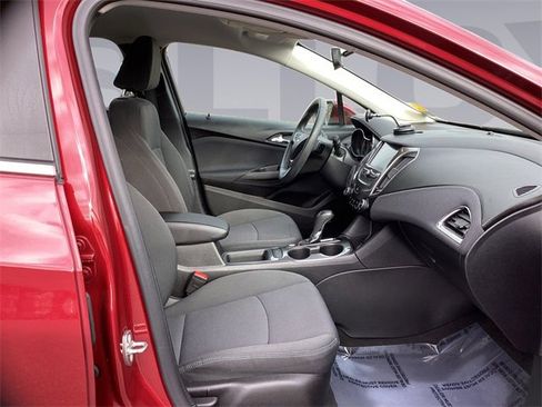 Used 2018 Chevrolet Cruze LT w/ Convenience Package image 17