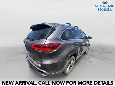 Used 2017 Toyota Highlander XLE FWD image 5