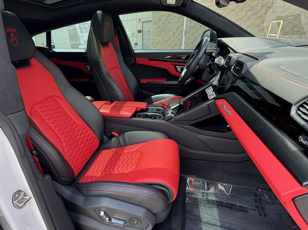 Used 2022 Lamborghini Urus AWD/4WD image 40