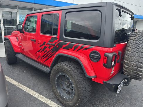Used 2021 Jeep Wrangler Unlimited Sahara AWD/4WD image 6